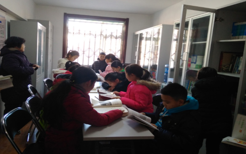 文化随行-新河街珠江里社区组织开展青少年读书活动